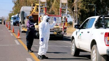 Cómo se vive en Caucete, dentro y fuera de los barrios con contagios, por los locales