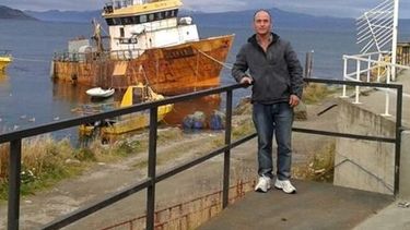 Su padre se muere de cáncer en el sur y ellos piden ayuda para traerlo