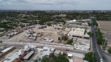 Un predio que pasa de las ruinas de la Bodega Maravilla a emprendimiento comercial y residencial.