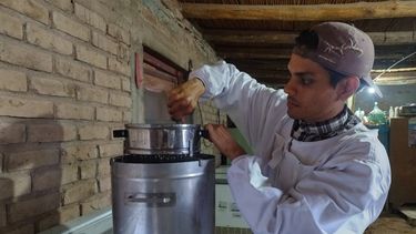 El Programa Apícola de San Juan tuvo su primera cosecha de miel en una comunidad originaria