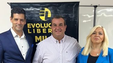 Guillermo Recabarren, junto con Sergio Vallejos y Federica Mariconda.