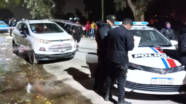 Armados y haciéndose pasar por policías, intentaron robar una casa en Rivadavia. Uno de ellos cayó luego de una persecución. Armados y haciéndose pasar por policías, intentaron robar una casa en Rivadavia. Uno de ellos cayó luego de una persecución.