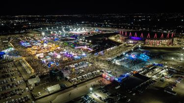 desde arriba, el drone de tiempo te muestra la multitudinaria convocatoria en la noche del rock de la fns 2025 desde arriba, el drone de tiempo te muestra la multitudinaria convocatoria en la noche del rock de la fns 2025