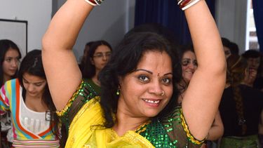 Una maestra hindú regó de ‘Bollywood Dance’ la provincia