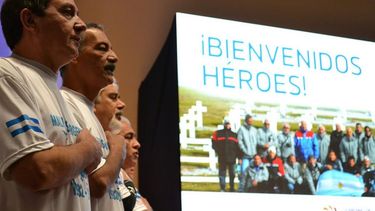 Emotiva despedida a los veteranos y un familiar de caído que viajan a Malvinas
