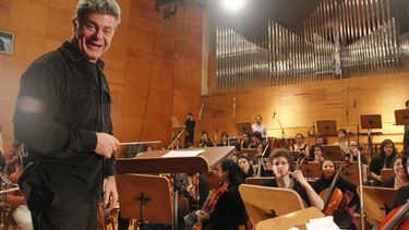 En la previa: Santaolalla y los chicos de la UNSJ ya hacen vibrar el Auditorio