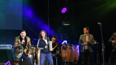 Una ministra ATR: Claudia Grynszpam se animó al güiro con Ráfaga