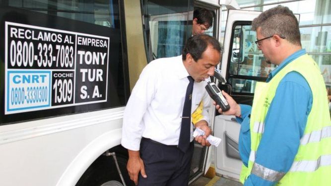 Choferes de un viaje de egresados dieron positivo para cocaína: ¿cómo se controla en San Juan?