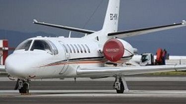 Por una falla en el avión provincial Uñac regresa en vuelo de línea