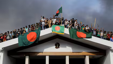 Renunció la primera ministra de Bangladesh, entre protestas sociales que ya dejaron más de 300 muertos