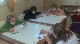 Ellos también volvieron a las clases: los adultos mayores ya estudian en a Residencia Eva Duarte