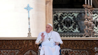 Reapareció el Papa Francisco en la plaza de San Pedro