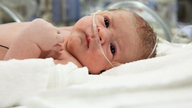 Un torbellino de oxígeno y superenfermeros, contra la tos y la gripe en niños de San Juan