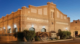 El vino sanjuanino viajará a granel para ser enlatado y comercializado en el mercado norteamericano. Antigua Bodega concretó su primera exportación directa de Pinot Grigio a Estados Unidos. El vino sanjuanino viajará a granel para ser enlatado y comercializado en el mercado norteamericano. Antigua Bodega concretó su primera exportación directa de Pinot Grigio a Estados Unidos.