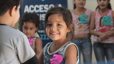 En Chimbas, los papás a la cosecha y los chicos al jardín