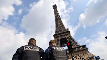 Francia elevó su seguridad por una alerta terrorista.
