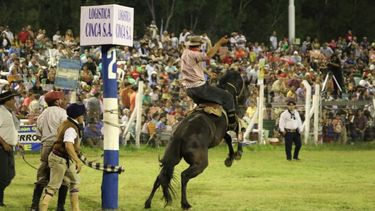 Con gran cantidad de público, arrancó la Fiesta Nacional de la Destreza Criolla y el Folclore