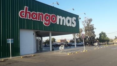 Sigue la polémica por el cierre del comercio: supermercado cruzó al sindicato