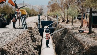 Este pasaje de cañería que cruzará la Libertador corresponde al sector Acueducto Gran Tulum II y es clave porque por este conducto será llevada el agua potable que se produzca en el Establecimiento Potabilizador Punta Negra.