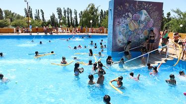 En las colonias de verano buscan prevenir e identificar niños adictos a las redes