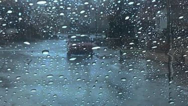 No te olvidés el paraguas: llegó la lluvia y amenaza con quedarse