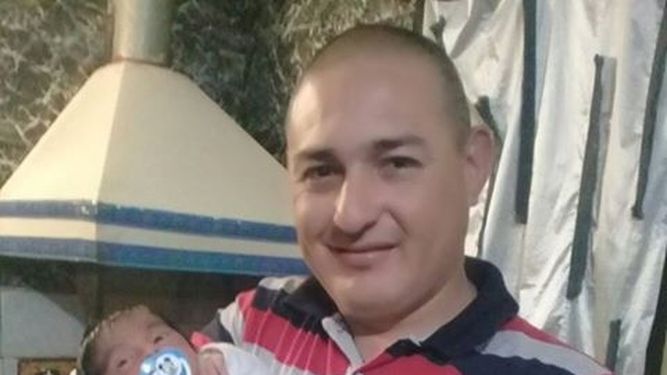 Emocionante: ayudó a nacer un bebé y ahora volvió con regalos