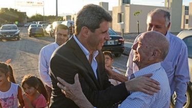 Uñac pidió paciencia a quienes quieren una casa: “Es un proceso paulatino”