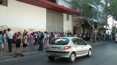 Largas colas en cajeros automáticos por el pago del aguinaldo