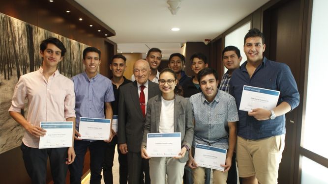 Los equipos finalistas del concurso “Innova Futuro” se capacitaron en Buenos Aires