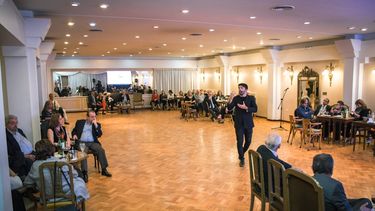 El Club Social tiene una propuesta para todo público para despedir el año: brindis, comida y música.