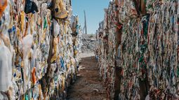 Los que compran, lo que pagan: el mundo de la basura reciclada de San Juan por dentro