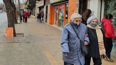 Nueva suba de casos de Covid-19 y tres muertes en San Juan: baja en la ocupación de camas