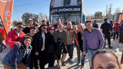 José Peluc acompañó el desembarco del Bibliomóvil en Albardón