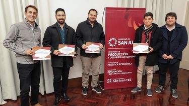 Producción le entregó ayuda financiera para empresas tecnológicas