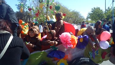 Pocito cerró la semana de los Jardines con desfile de carruajes