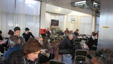 Movidito: el Aeropuerto quedó chico el primer día como “internacional”