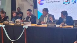 El Concejo de Calingasta, durante el discurso de apertura de Castro. El Concejo de Calingasta, durante el discurso de apertura de Castro.
