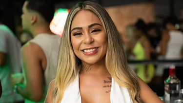 Una actriz del cine para adultos cayó del balcón de un hotel mientras grababa contenido