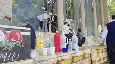 Los bancos de San Juan pararon 3 horas y complicaron la actividad