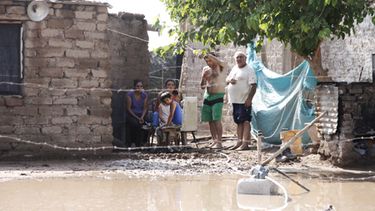 Una inundación en un asentamiento afectó a 60 familias