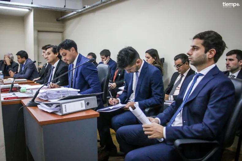 Los fiscales y los abogados defensores. Los fiscales y los abogados defensores.