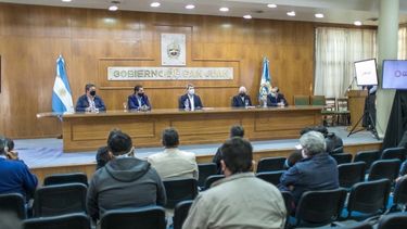 Uñac coordinó acciones para tratar las problemáticas sociales en medio de la pandemia