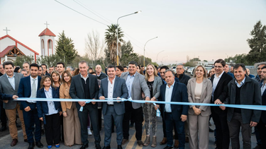 El gobernador Orrego inauguró la repavimientación de una ruta clave para el desarrollo económico de Sarmiento.