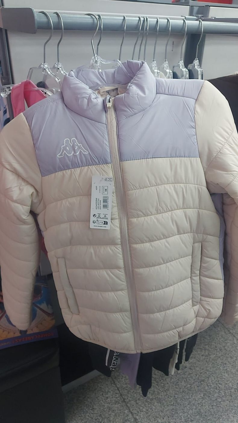 Campera de nena marca Kappa a $90.000 Campera de nena marca Kappa a $90.000