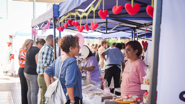 El amor llegó a la Plaza Seca del Centro Cívico de la mano de los productores sanjuaninos