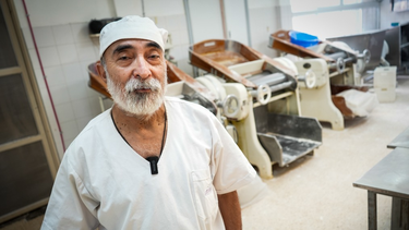 Domingo Rodríguez lleva casi toda su vida trabajando en una fábrica de pastas sanjuaninas. Ahora decidió jubilarse.