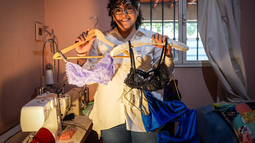 La sanjuanina diseñadora de bikinis que rompe estereotipos con su mini taller de costura&nbsp;
