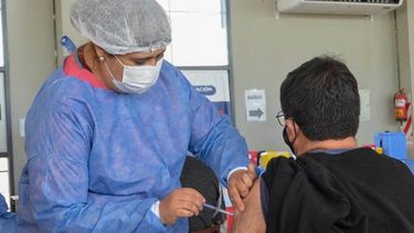 En San Juan comienza la dosis refuerzo para mayores de 50 y aumentan los grupos para demanda espontánea