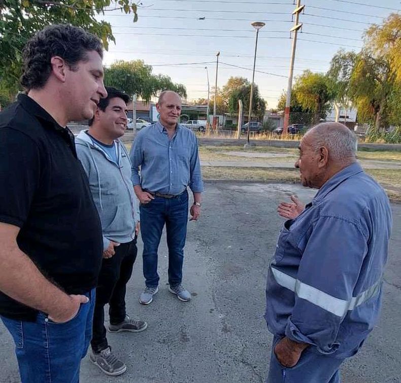 Guido Romero y Gustavo Fernández en una caminata.