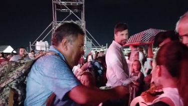 Pilotos y paraguas: la venta impensada que explotó en la última noche